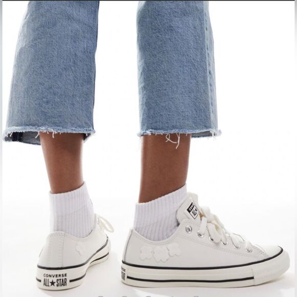 Converse Chuck Taylor All Star Ox Sneakers Size 7 Women’s - Picture 2 of 11